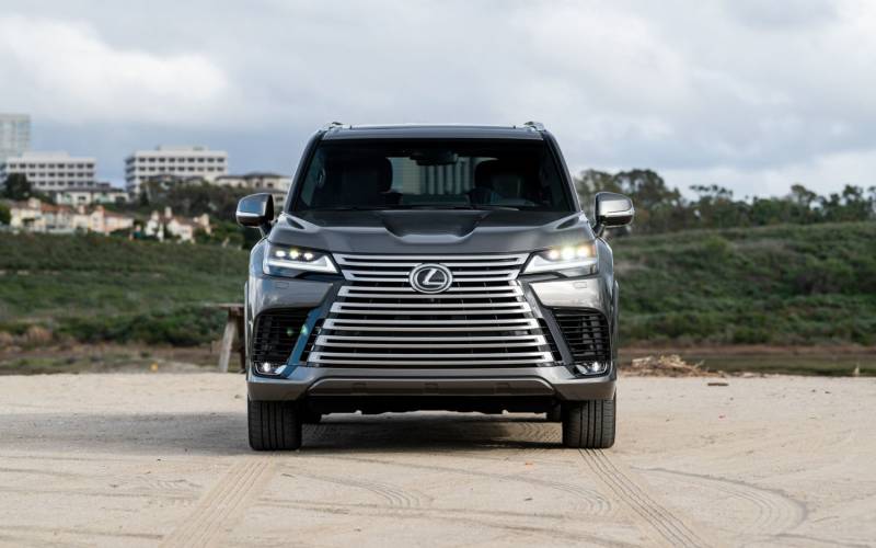 Lexus LX 600 Ultra Luxury 2022 SUV Drive